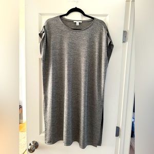 Stylish Halston, gray tunic size large